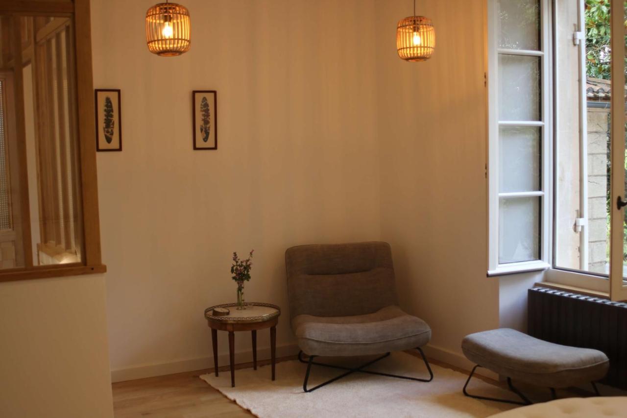 Malis Castera Le Petit Chateau Saint-Jean-de-Blaignac ภายนอก รูปภาพ