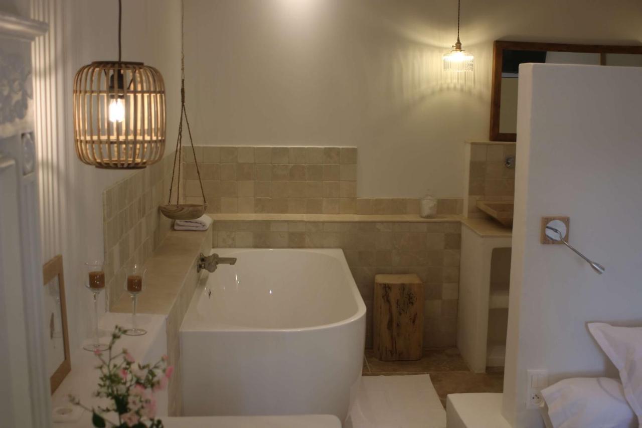 Malis Castera Le Petit Chateau Saint-Jean-de-Blaignac ภายนอก รูปภาพ