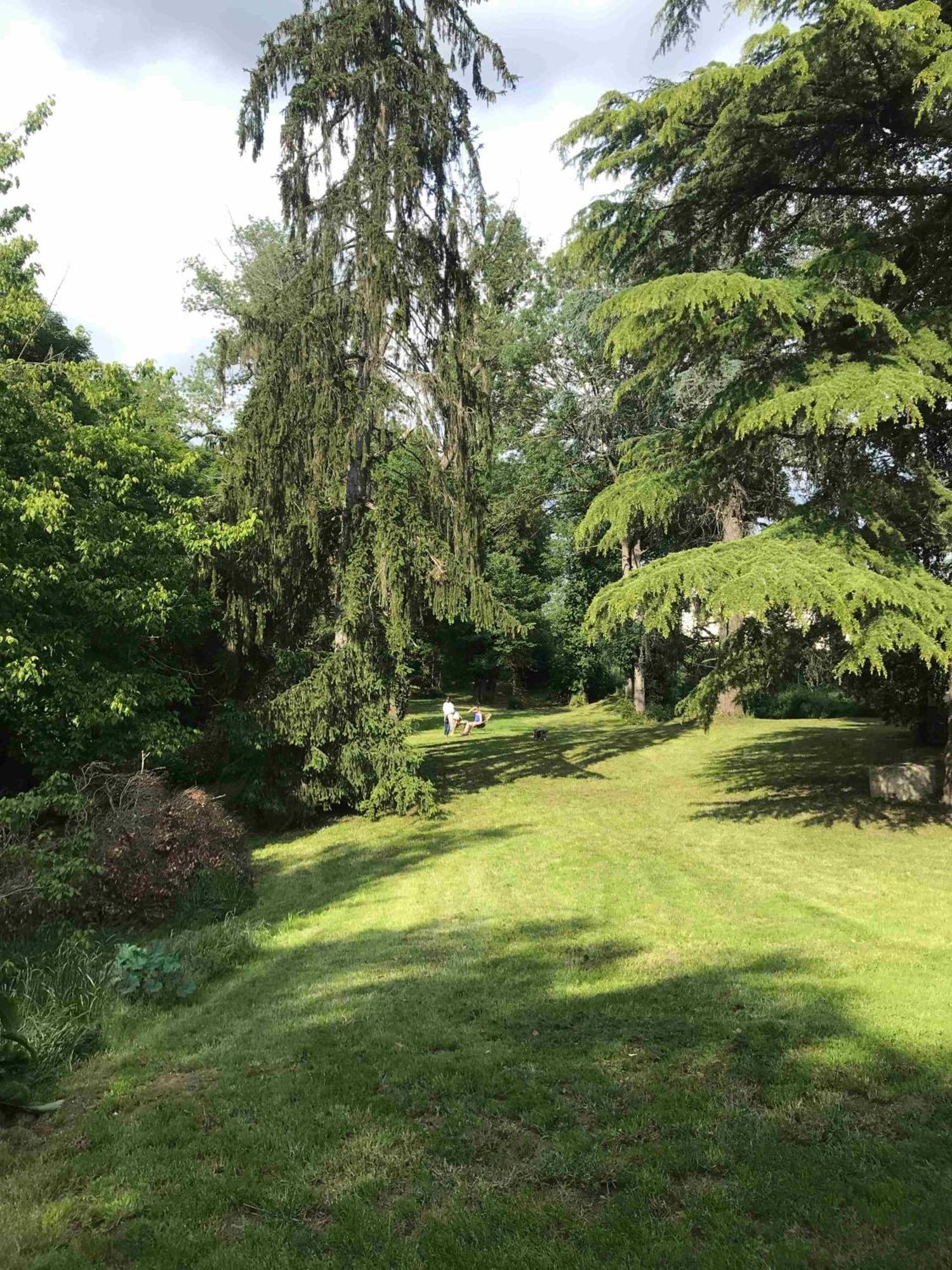 Malis Castera Le Petit Chateau Saint-Jean-de-Blaignac ภายนอก รูปภาพ